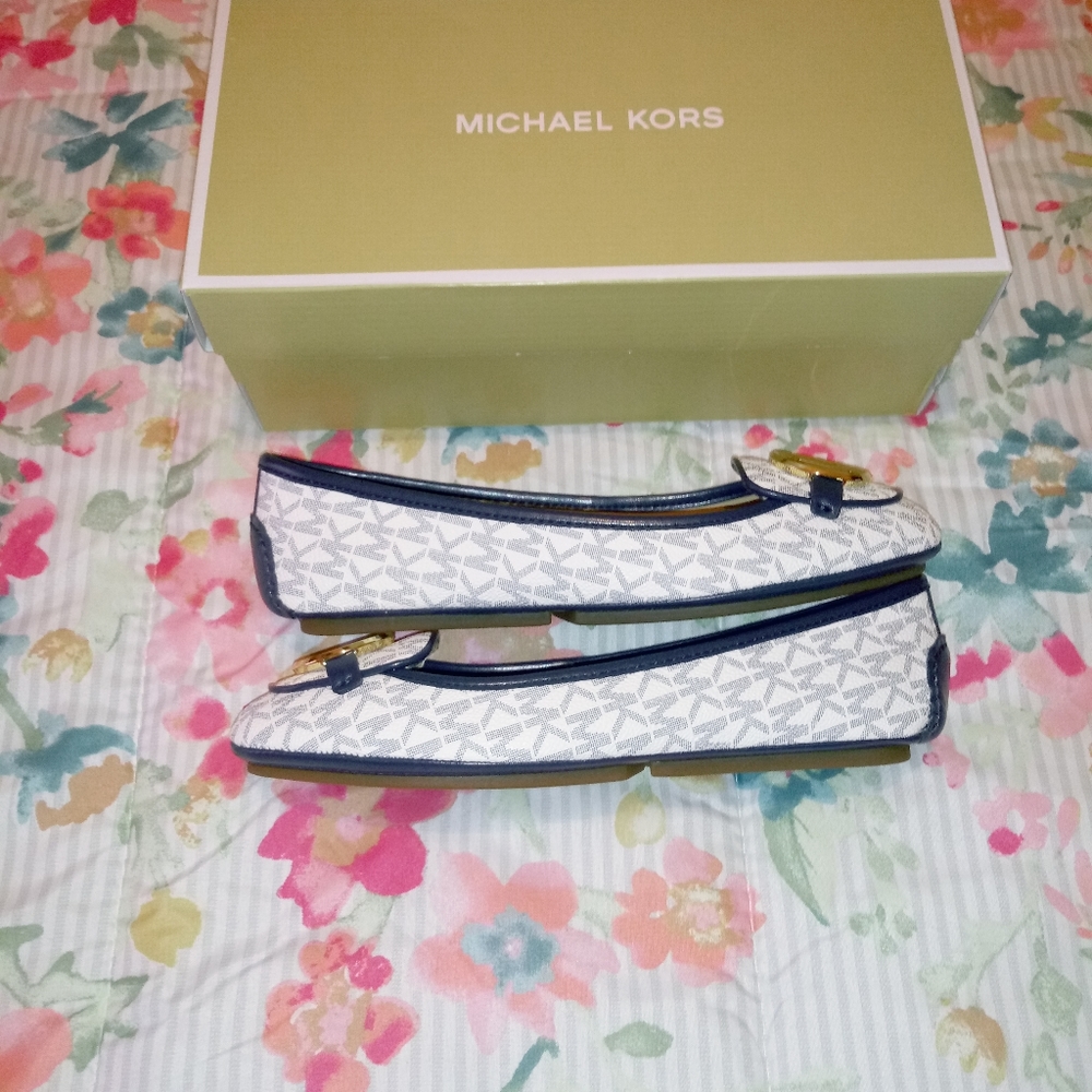 Michael Kors Lillie Moc Flats - Picture 3 of 10